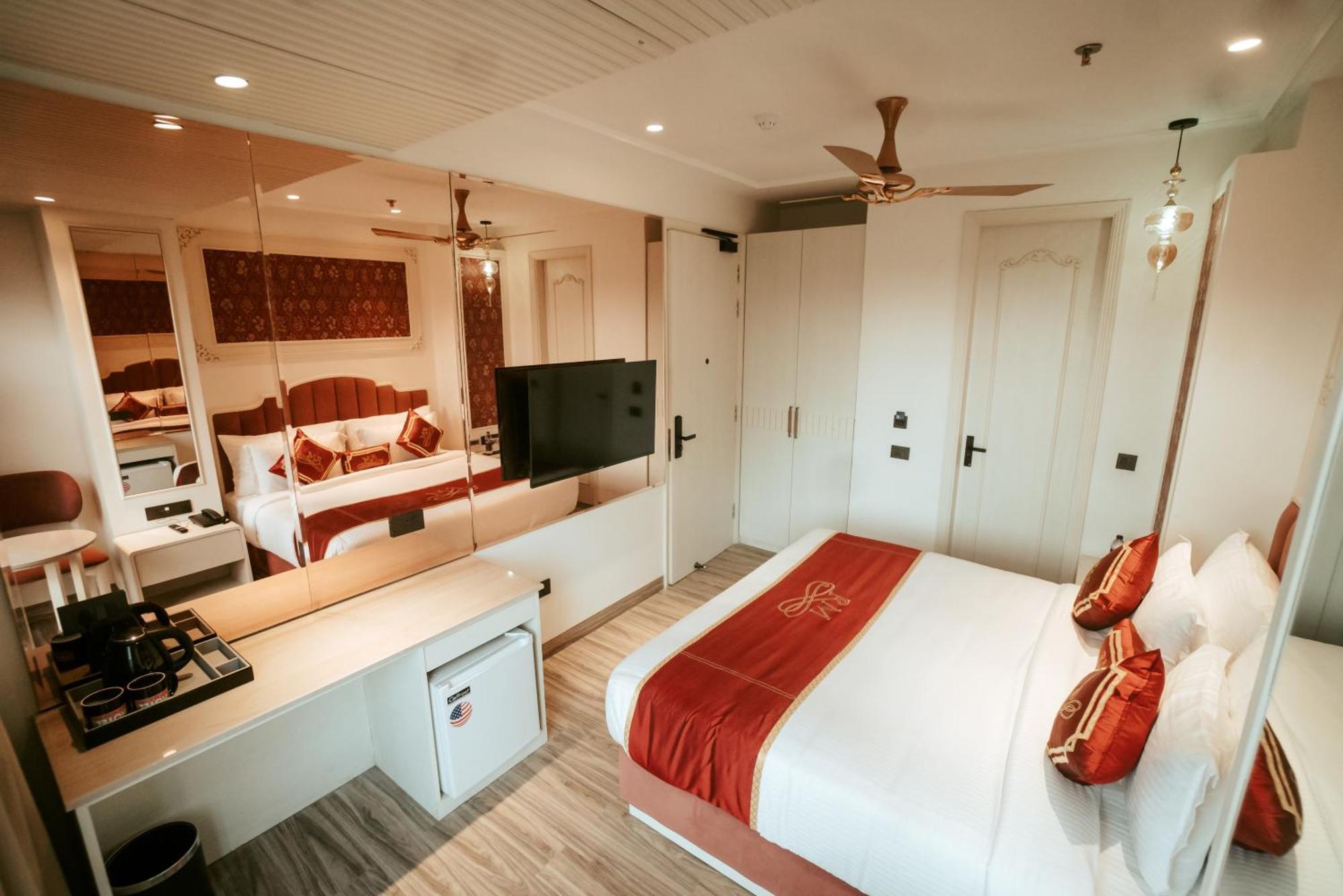 Hotel Stamps Red Martin By Eight Continents - 70 Steps From Golden Temple Amritsar Exterior foto